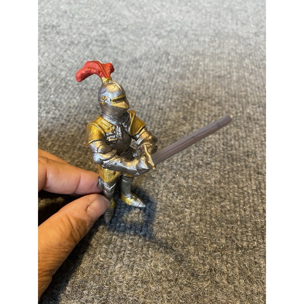 Schleich 2003 World of Knights Red Knight w/Bid Sword 70010 Foot Soldier